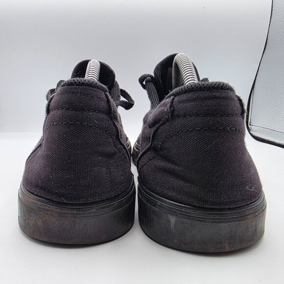 Nike SB Clutch Mens Size 12 Triple Black Skateboarding Shoes Casual Walking - Picture 4 of 15